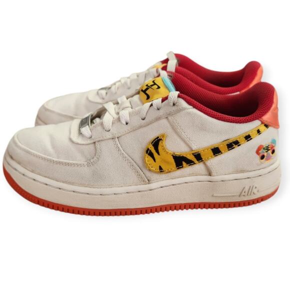 Nike Air Force 1 Year of The Tiger White Sneaker Shoe Youth 5 or Women 6.5 - Picture 5 of 12